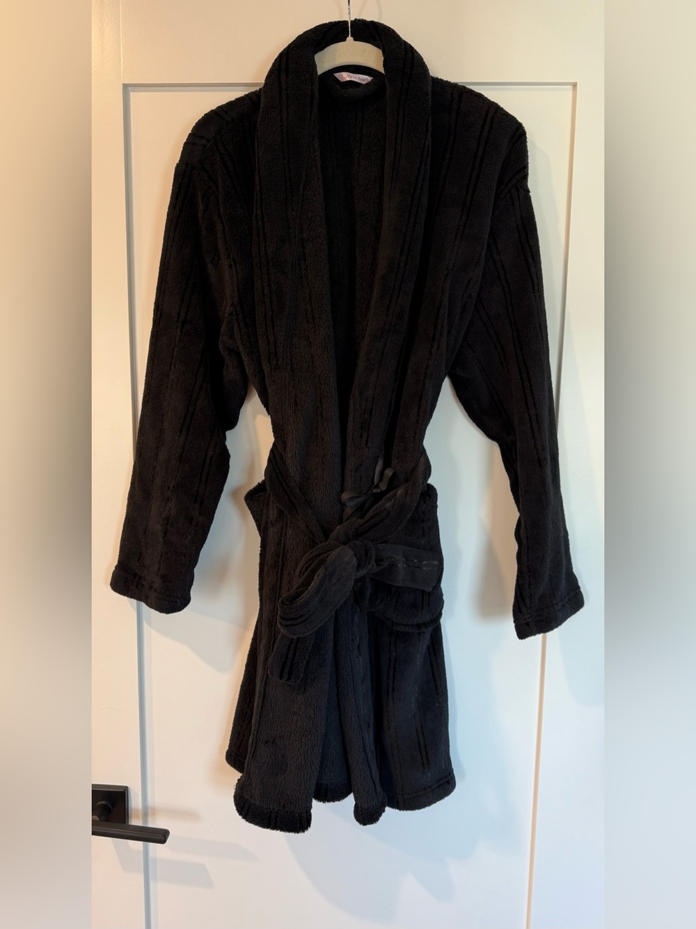 Like New La Vie En Rose Black Tonal Striped Plush Wrap Bath Robe (M/L)